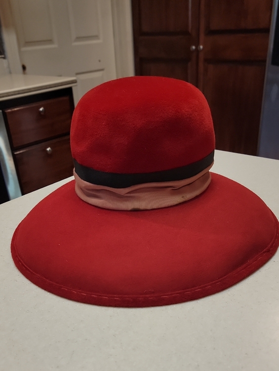 Mr. John Accessories - Vintage Red Wide-Brim Wool Hat with Black & Beige Band